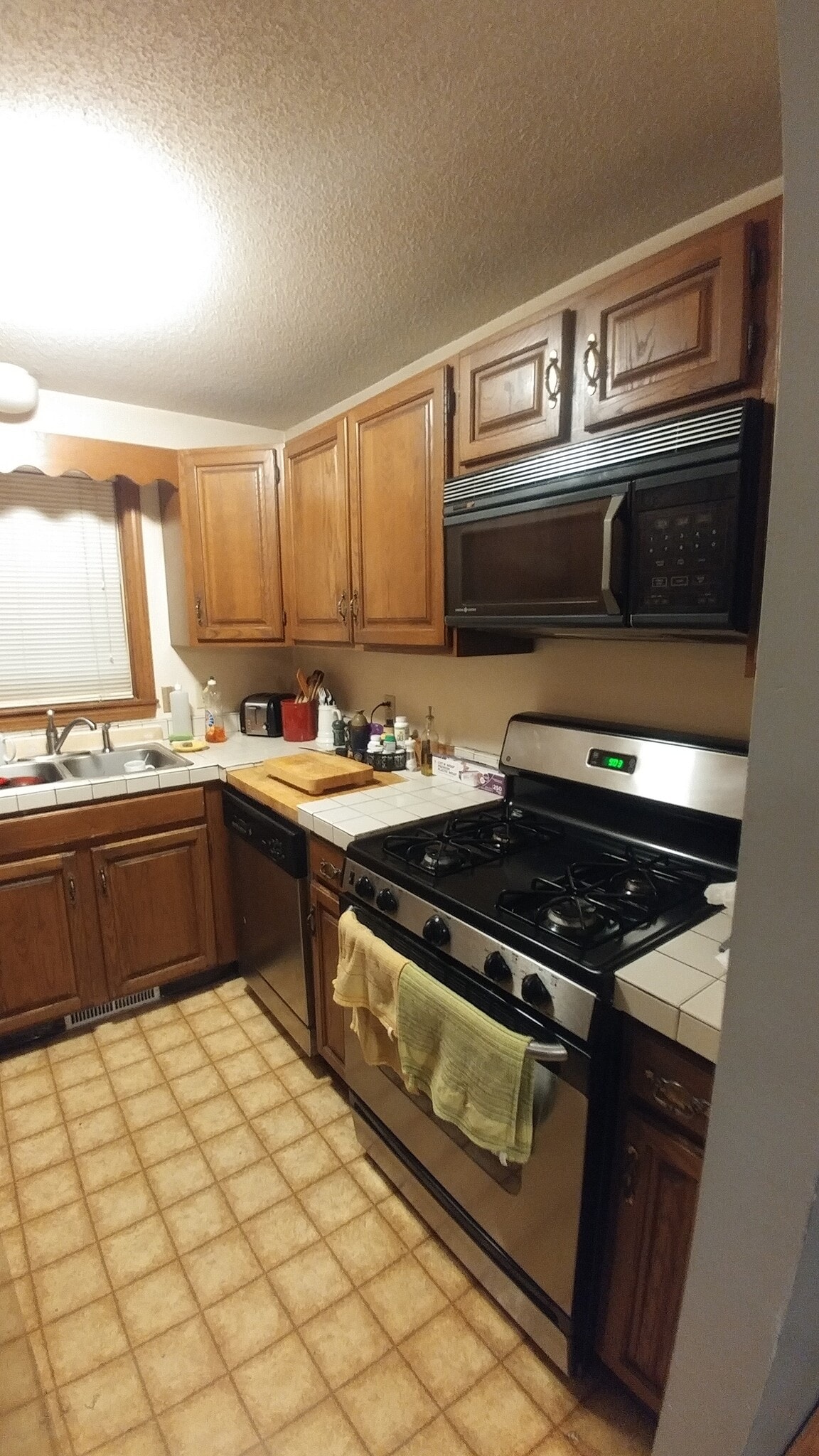 Kitchen - 29 Kathleen Dr