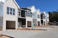 Building Photo - Hidden Crossing ll