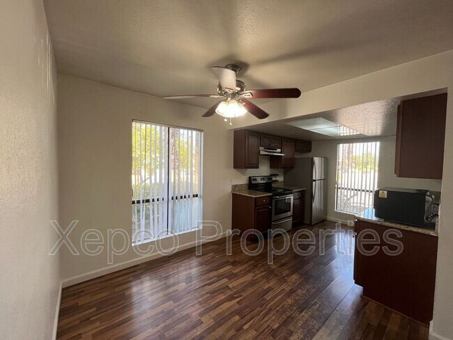 Building Photo - 5285 E Waverly Dr