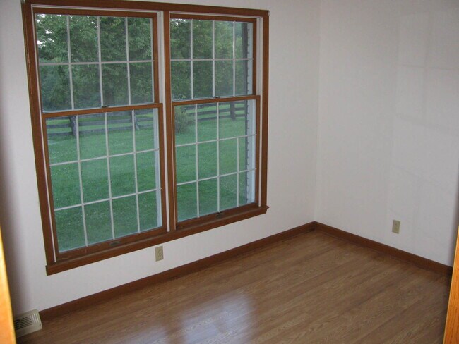 Building Photo - Private Farm House, Lots of Space, Country...