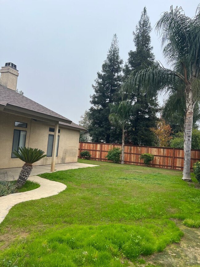 Building Photo - Beautiful Family Home