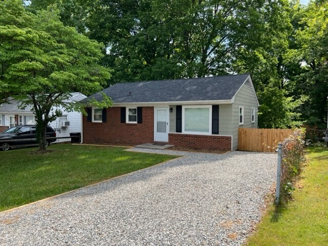 Primary Photo - 532 Forrest St