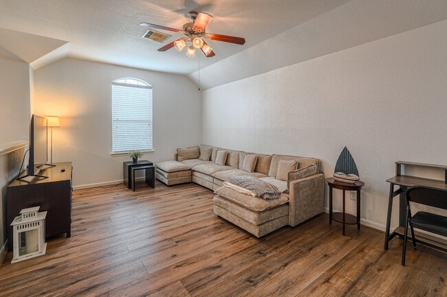 Building Photo - 174 Black Swan Pl