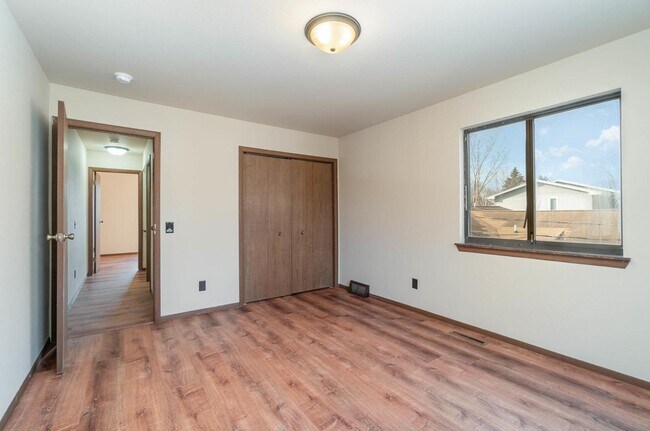 Building Photo - 2 Bedroom Rental Duplex with Attached Garage $1300/month