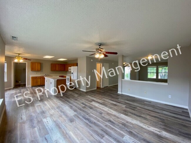 Building Photo - COMING SOON!! Gorgeous 3 Bedroom 2.5 Bath Home in Avon is Near Everything