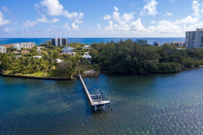 Building Photo - 920 Lago Mar Ln