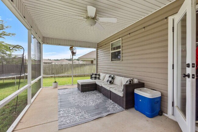 Building Photo - "Charming 3-Bedroom Home with 2 Full Baths...