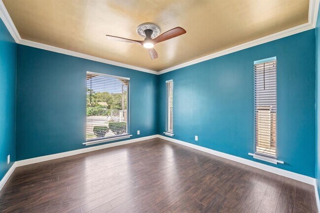 Building Photo - 1813 Parker Ln