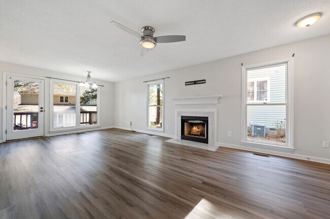 Building Photo - Beautiful Renovated Townhouse in Popular Raleigh Golf Course Community!