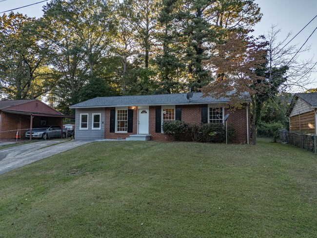 Building Photo - 2194 Baywood Dr SE