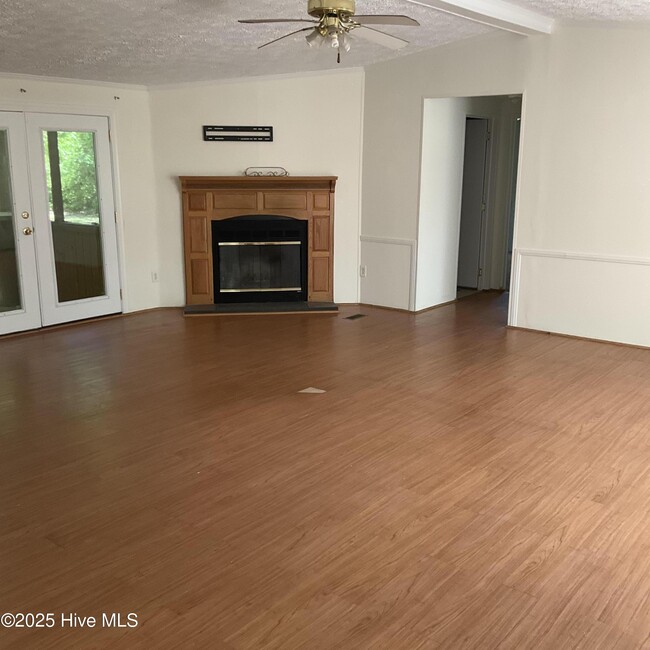 Building Photo - 162 Ranchland Dr