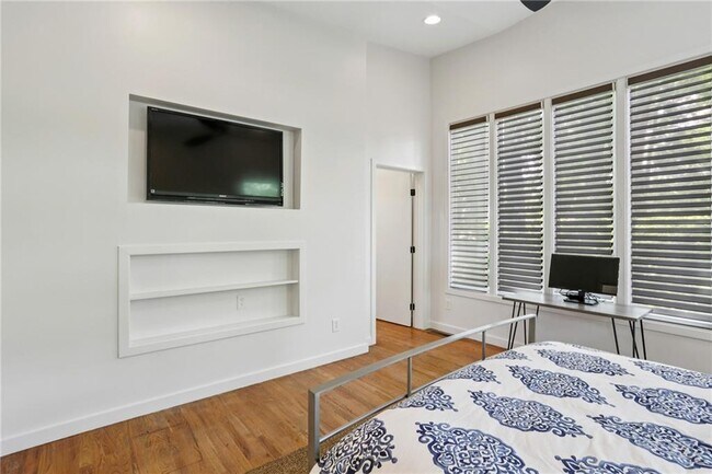 Building Photo - 213 Murray Hill Ave NE