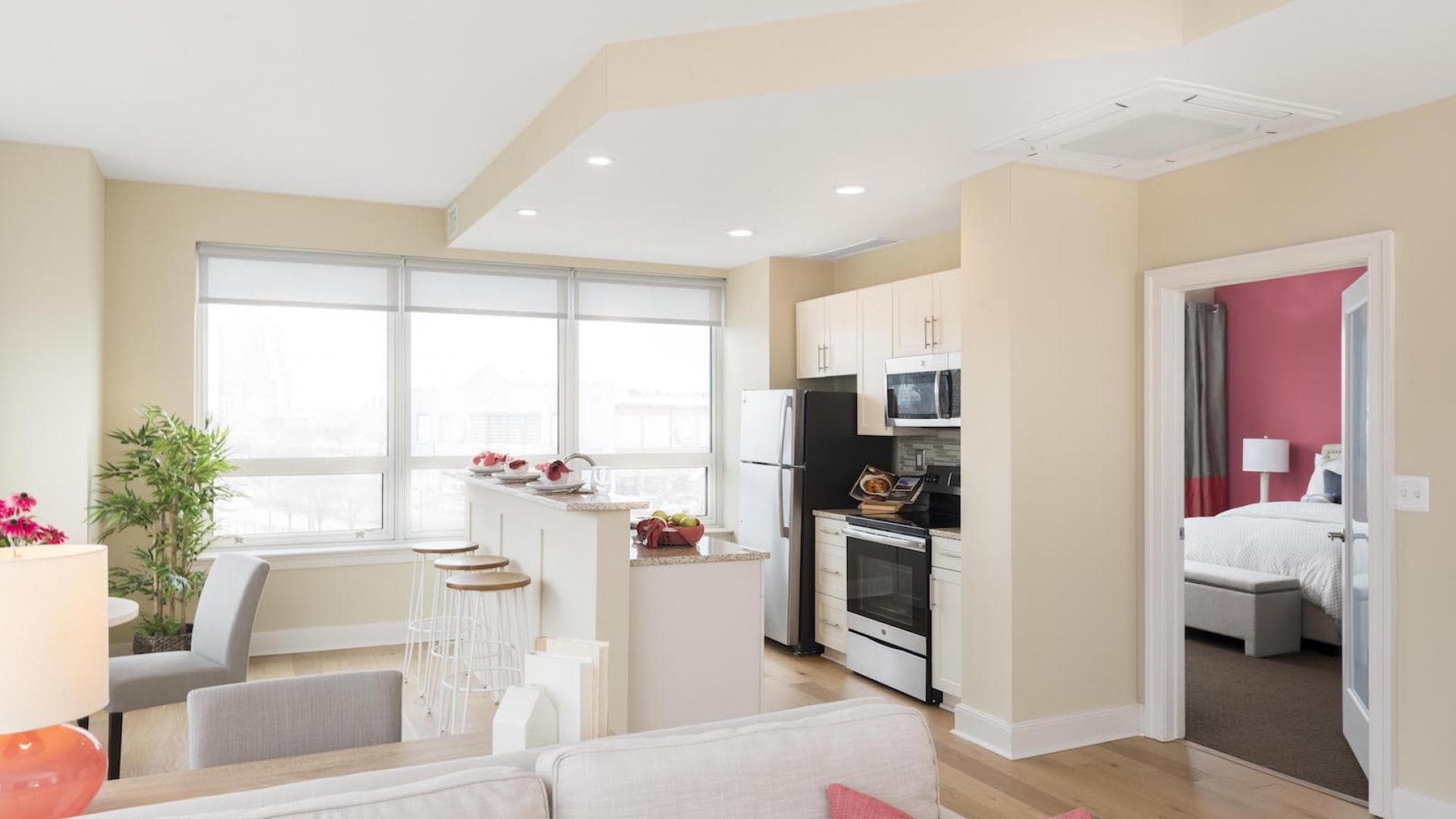 Building Photo - 250 N Christopher Columbus Blvd