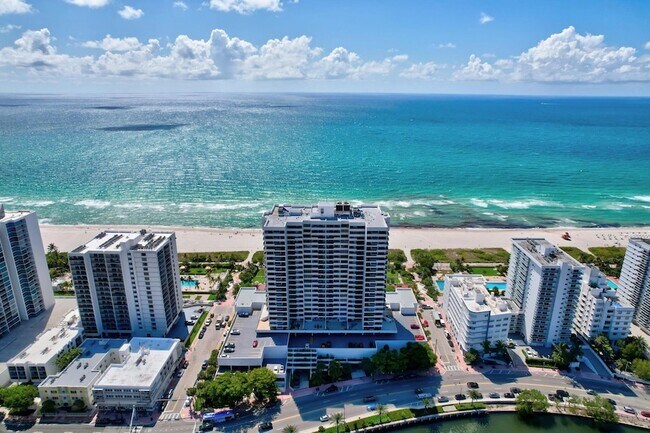 Building Photo - 2555 Collins Ave