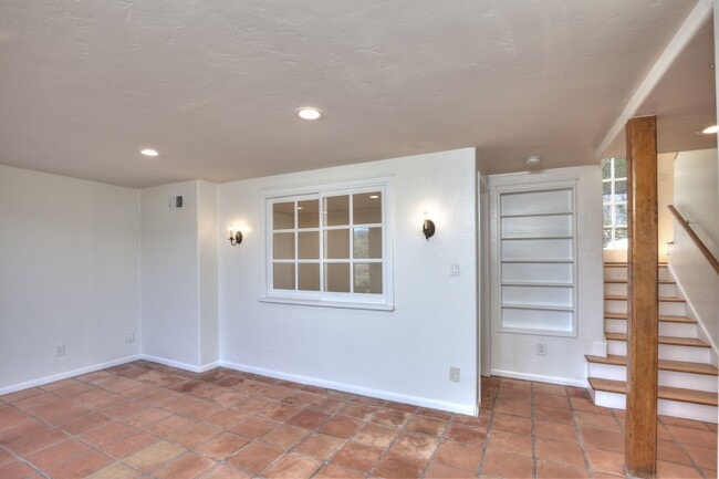 Building Photo - Peaceful Hope Ranch Living