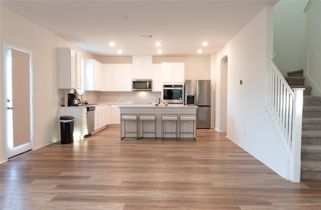 Building Photo - 2016 Alexander Oaks Dr