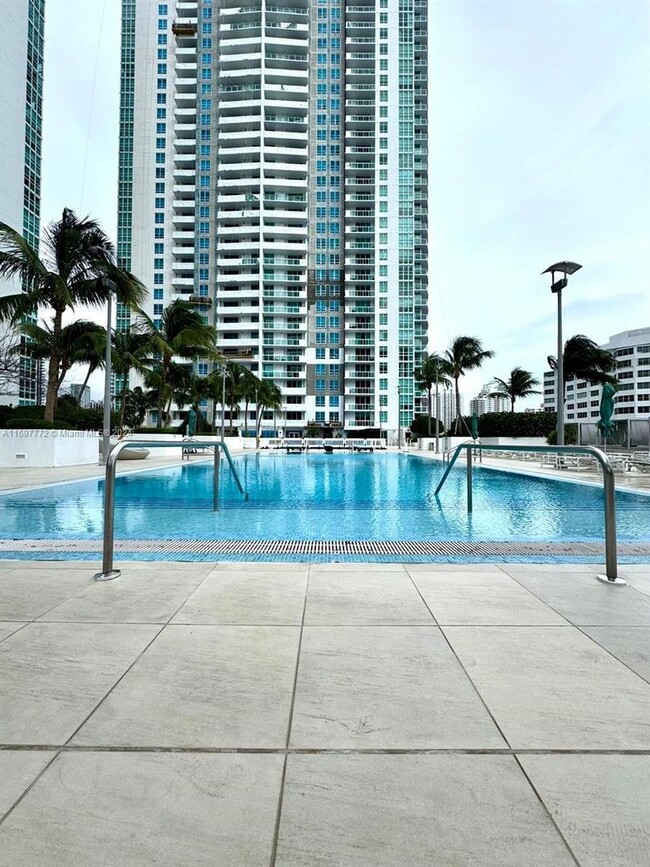 Building Photo - 951 Brickell Ave