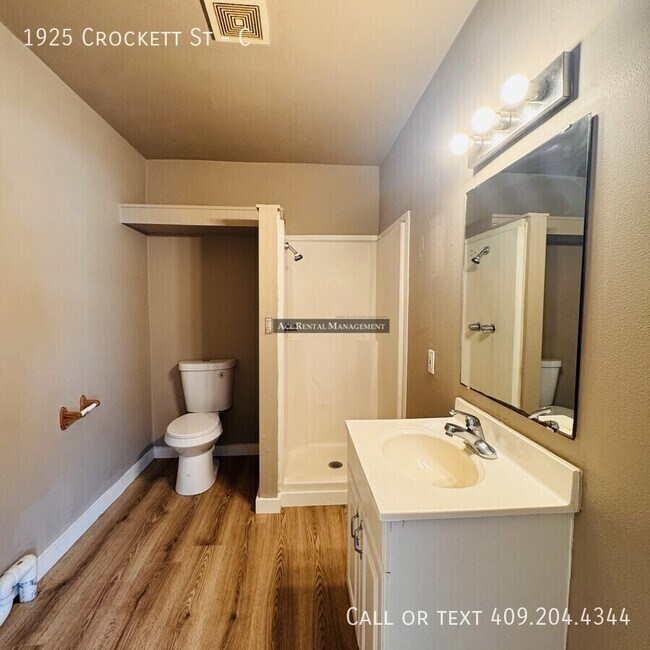 Building Photo - 1925 Crockett St