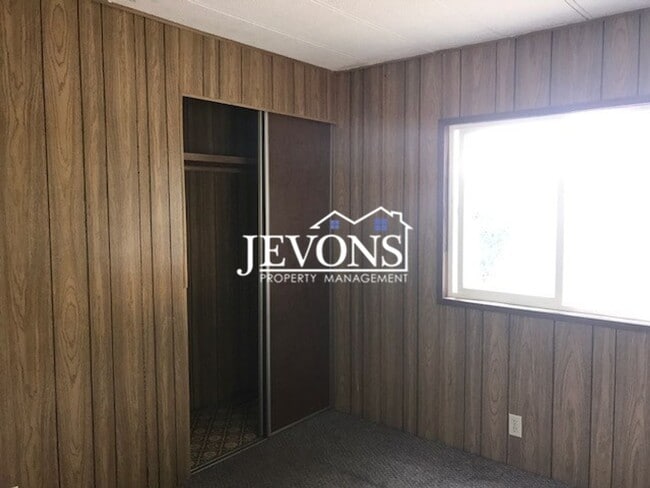 Building Photo - Experience this inviting Tieton home - Flexible short-term and long-term leases