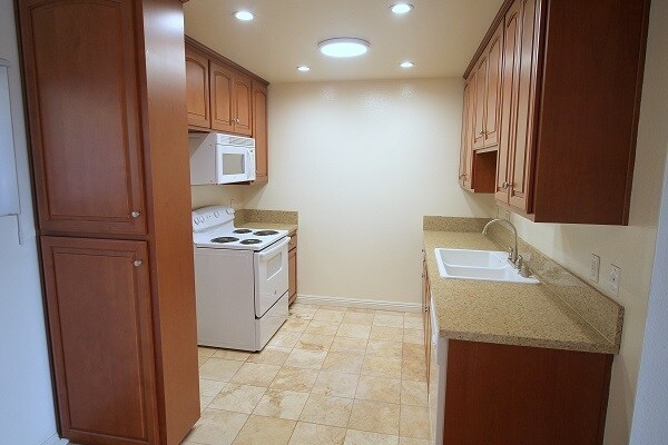 Building Photo - OG Vista