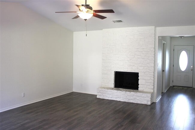 Building Photo - 215 Stowaway Cove