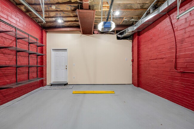 Building Photo - 1801 Otis St NE