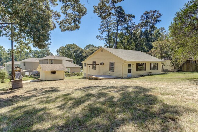 Building Photo - 711 Cherokee Dr