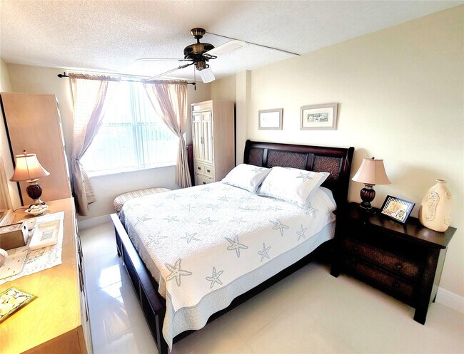 Building Photo - 1009 N Ocean Blvd