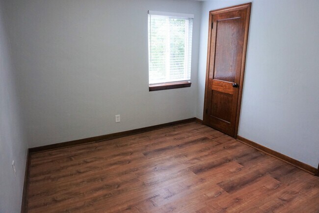 Building Photo - 3147 Glendale Ave