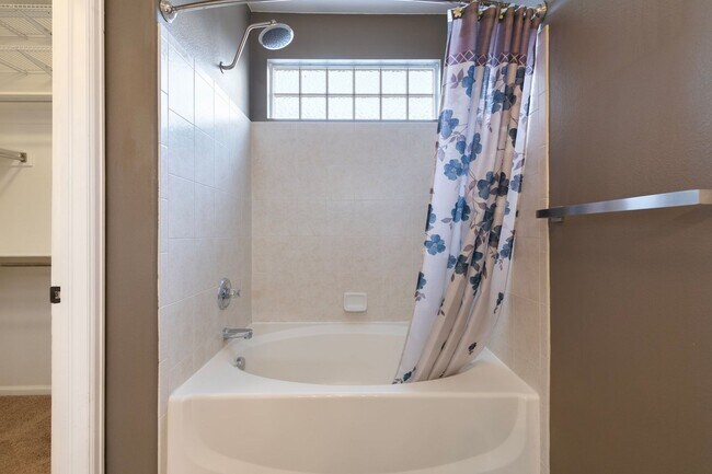 Building Photo - Unparalleled Single-Level Living with Breathtaking Views in D20!