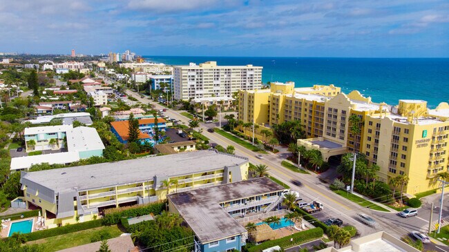 Building Photo - 1236 Hillsboro Mile