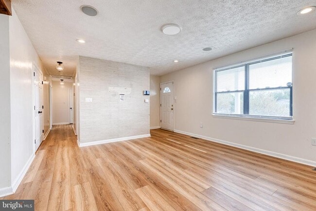 Building Photo - 1577 Loring Ct