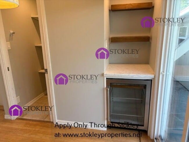 Building Photo - 231 Ivy Dr