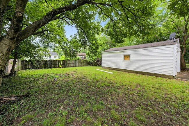Building Photo - 416 Crawford Rd