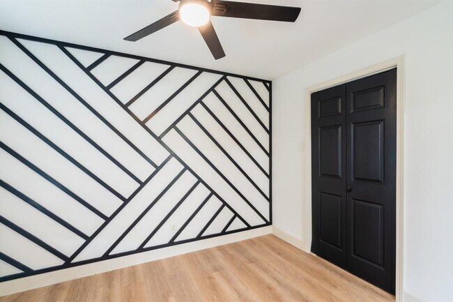 Building Photo - 1402 Bayou Shore Dr