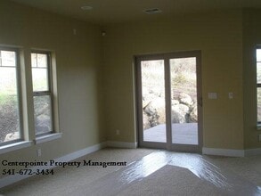 Building Photo - Custom home in newer Green subdivision