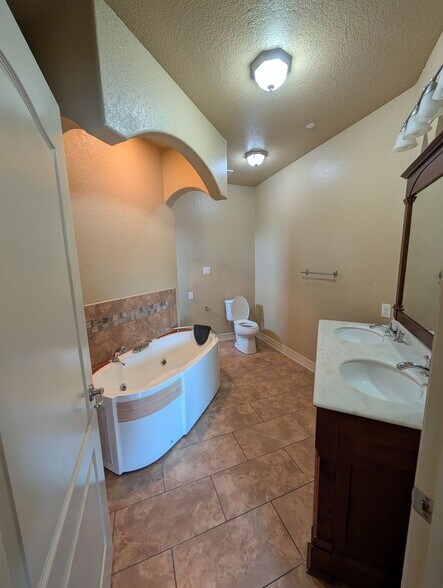 Building Photo - 5455 Rowley Rd