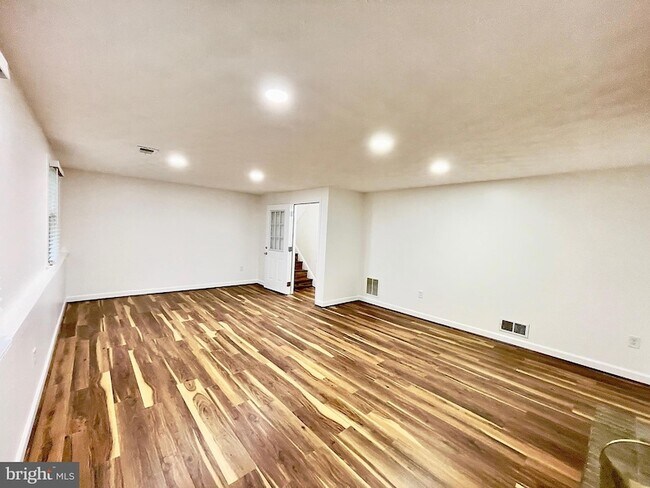 Building Photo - 1402 Mullins St