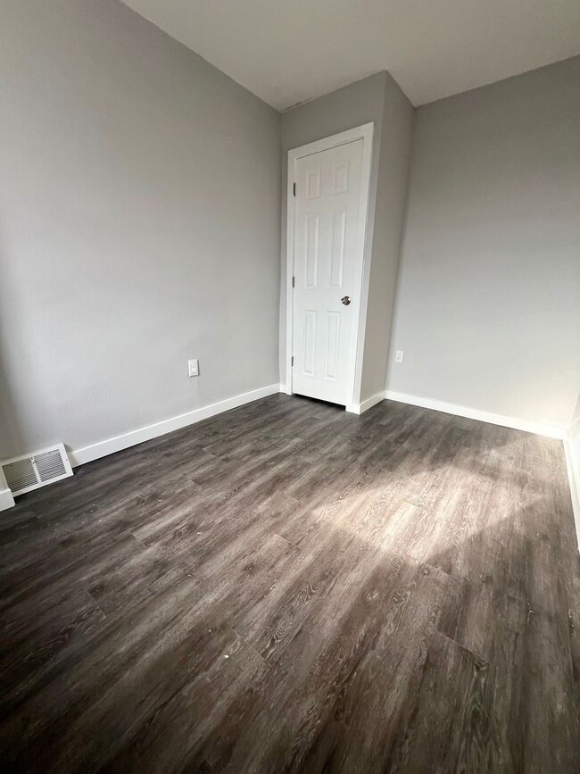 Building Photo - Renovated 4-Bedroom Townhome in Germantown...