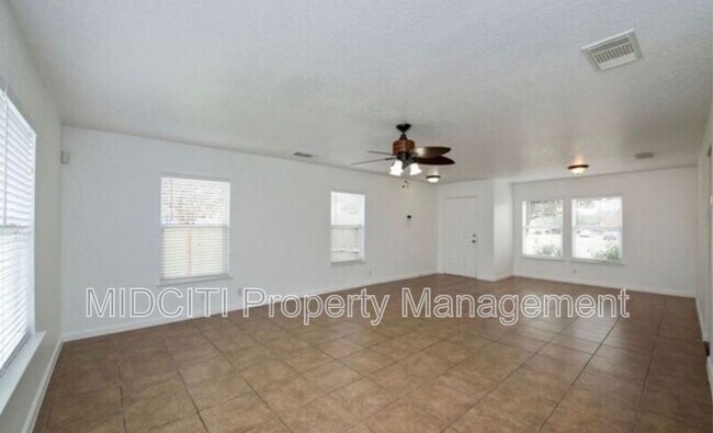 Building Photo - 9739 Chelsea Cir