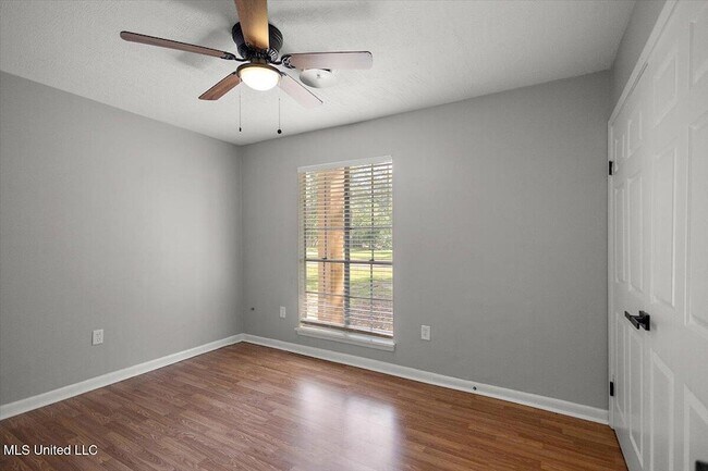 Building Photo - 36 Pebble Hill Dr