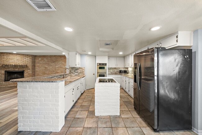 Building Photo - 7014 Woodfern Dr