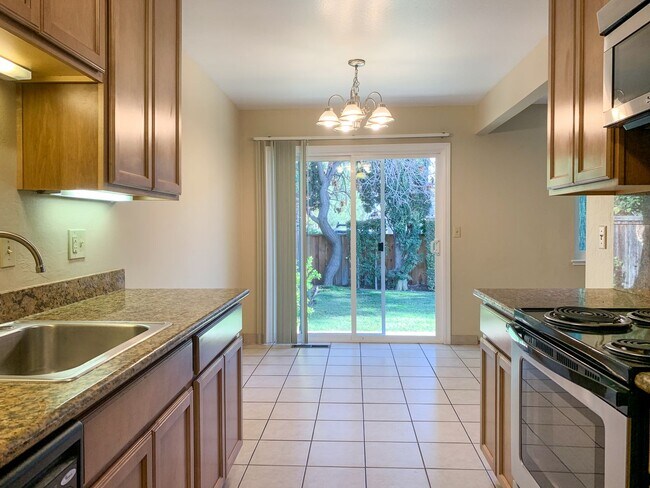 Building Photo - Comfortable Single-Level Living in a Prime Los Gatos Location
