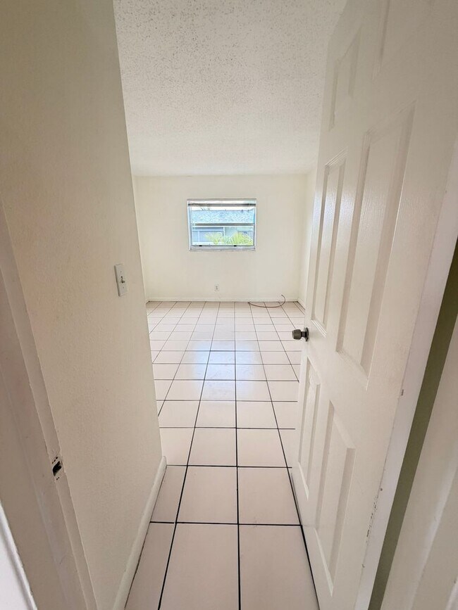 Building Photo - One-bedroom for rent in Pompano Beach