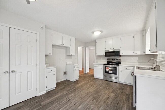 Building Photo - 131 Autumn Ridge Dr
