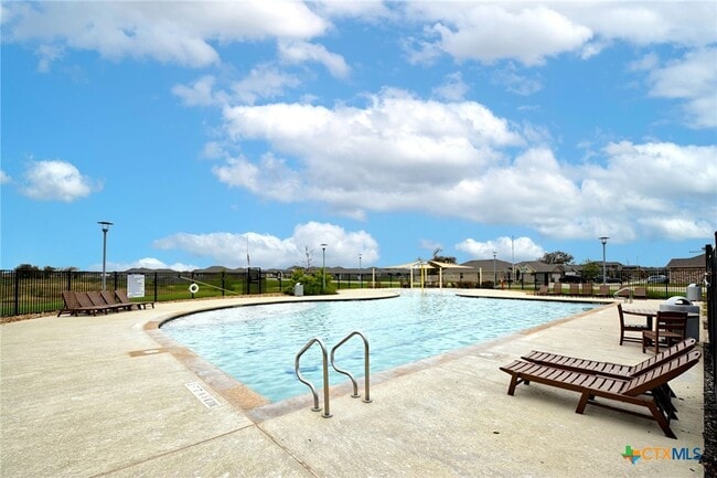 Building Photo - 884 Armadillo Dr