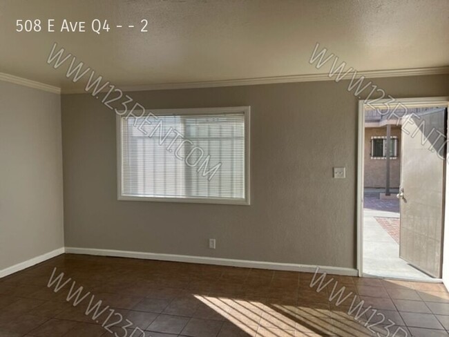 Building Photo - 2BD/ 1BTH Apartment East Palmdale