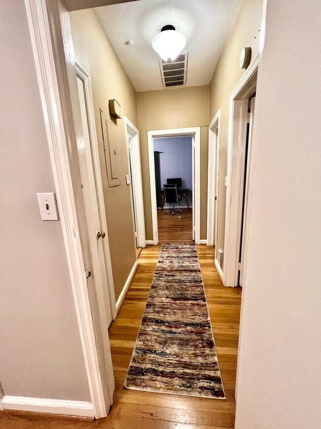 Building Photo - 430 Lindbergh Dr NE