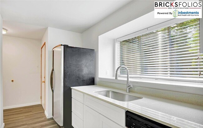 Building Photo - 9912 NE 142nd Pl