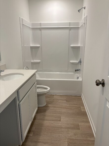 Building Photo - 2003 Lyndon Green Cir